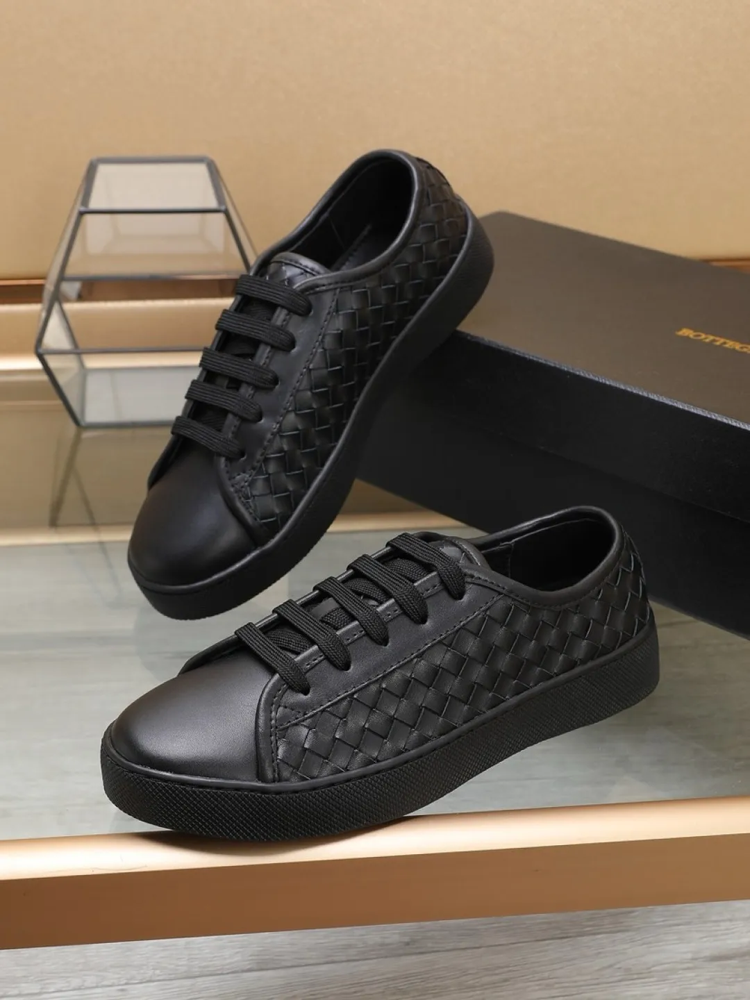 Men's men's shoes💰Men's shoes💰520💰🔥【BV】series top purchasing agency🔍Imported first-layer cowhide woven surface, cowhide foot pads with environmentally friendly lining♻️Does not fade,💪Sole: Rubber combination original factory special outsole⚠Original and single goods🔍🔍Can be entered and exited at will, welcome to compare⚠Number of sizes: 38-44